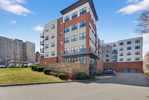 unit-402-999 Hancock St, Quincy, MA, 02169-2124 | Card Image