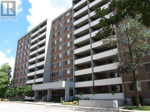 1011-40 William Roe Boulevard, Newmarket (Central Newmarket), ON, L3Y5N7 | Card Image