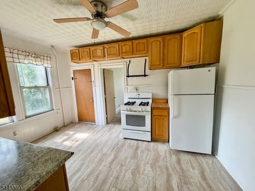4 Swaine Pl, West Orange, NJ, 07052-5216 | Card Image