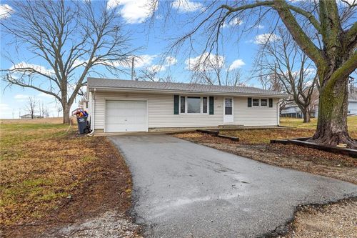 2409 N 155th St, Basehor, KS, 66007-9398 | Card Image