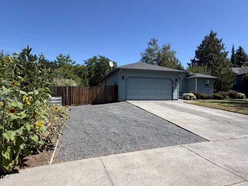1522 Ne Locksley Drive, Bend, OR, 97701 | Card Image