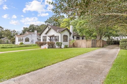 109 N Henry St, Abbeville, LA, 70510-4503 | Card Image