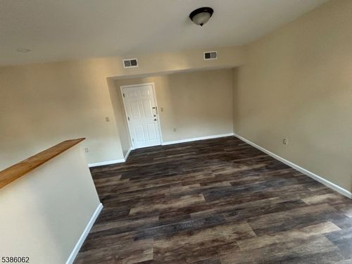 apt-2-17 Jacoby St, Maplewood, NJ, 07040-3182 | Card Image