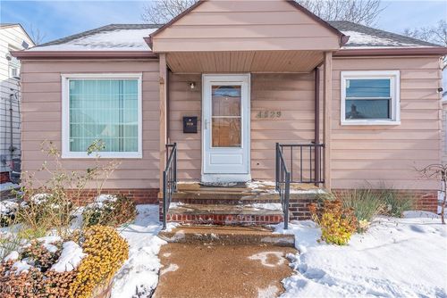 4529 W 150th St, Cleveland, OH, 44135-3427 | Card Image