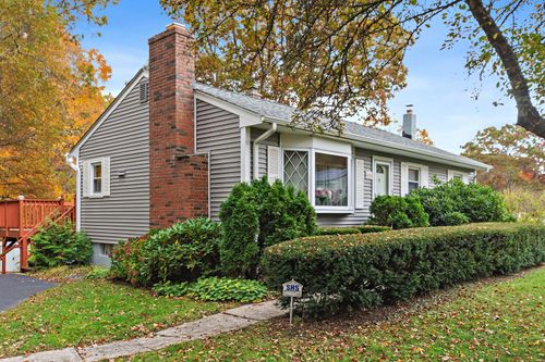 485 Chapel Hill Rd, Oakdale, CT, 06370-1404 | Card Image