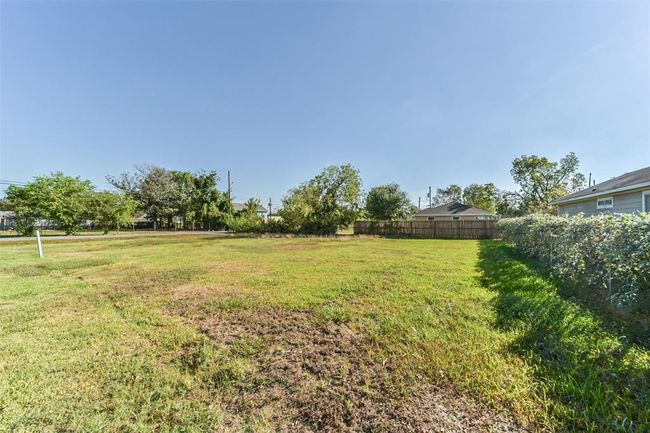 Cleared lot next to recently built home | Image 5