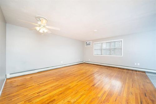 54 Chestnut St, Weehawken, NJ, 07086-6606 | Card Image