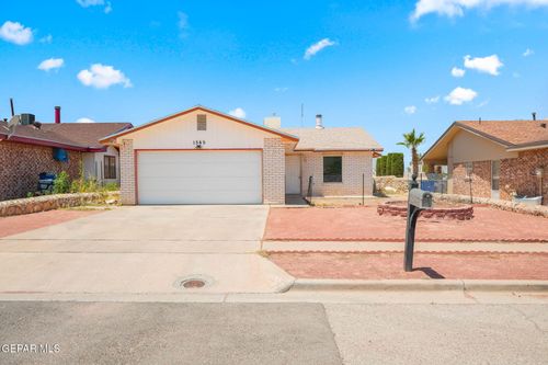 1545 Sierra De Oro Dr, El Paso, TX, 79936-6215 | Card Image
