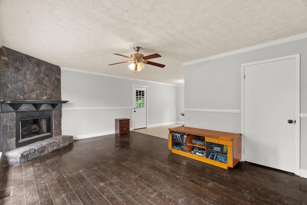 Residential in Chatsworth 5