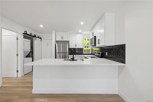 apt-313-17000 Burbank Blvd, Encino, CA, 91316-1882 | Card Image