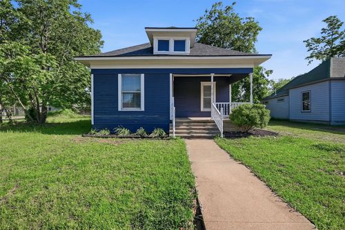 721 W Monterey St, Denison, TX, 75020-6125 | Card Image