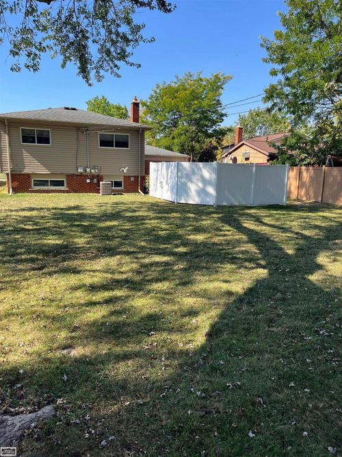 29366 Wagner Dr, Warren, MI, 48093-8629 | Card Image