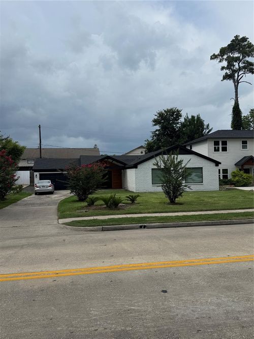10042 Westview Dr, Houston, TX, 77055-6006 | Card Image