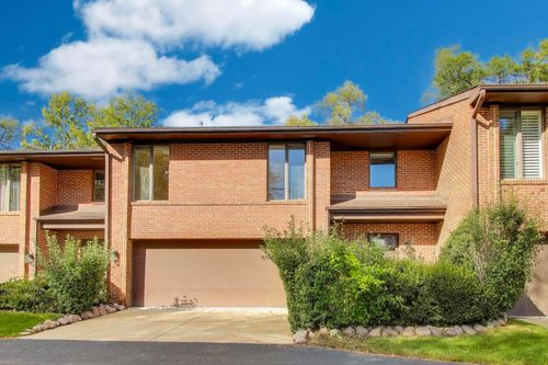 300 Boardwalk Pl, Park Ridge, IL, 60068-2831 | Card Image