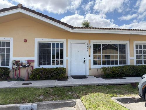 3842 Sw 48th Ave, Hollywood, FL, 33023-7900 | Card Image