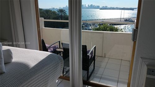 apt-411-7904 West Dr, North Bay Village, FL, 33141-5516 | Card Image