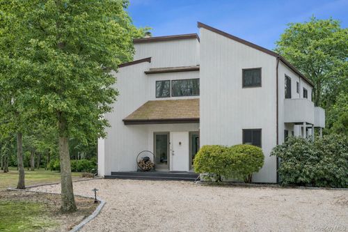 15 Quarter Rd, Westhampton, NY, 11977-1001 | Card Image