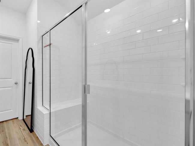 Upgraded Oversized Shower! | Image 23