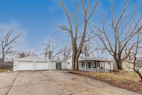 23106 Springbrook Dr, Farmington Hills, MI, 48336-3370 | Card Image