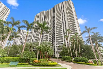 1805 - 21055 Yacht Club Dr, Condo with 3 bedrooms, 2 bathrooms and null parking in Aventura FL | Image 1