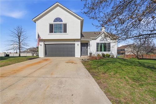 1624 Se 11th St, Lee's Summit, MO, 64081-3138 | Card Image