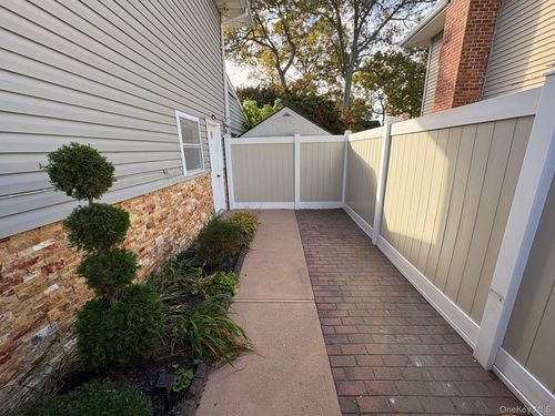 318 Claremont Ave, West Babylon, NY, 11704-4019 | Card Image