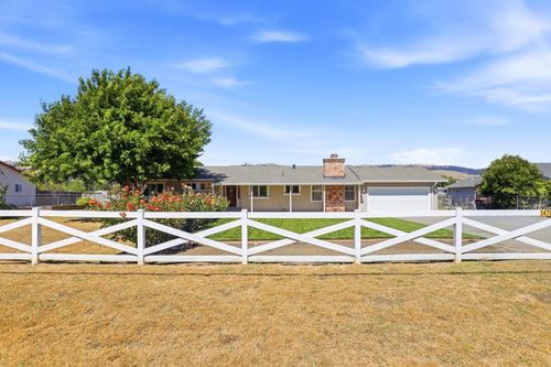14780 Columbet Ave, San Martin, CA, 95046 | Card Image