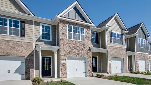 126 Champions Ln, Ashland City, TN, 37015-4025 | Card Image