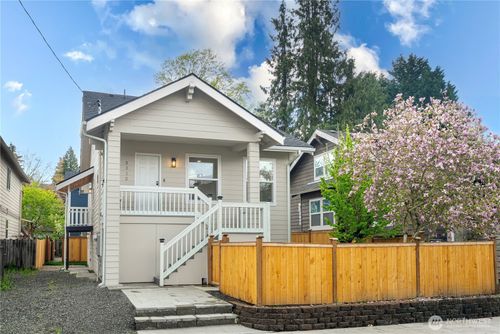3212 35th Ave S, Seattle, WA, 98144-7002 | Card Image