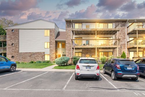 a305-855 S Pontiac Trl, Walled Lake, MI, 48390-3301 | Card Image