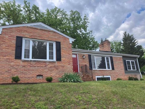 212 Skyland Dr, STAUNTON, VA, 24401-2357 | Card Image