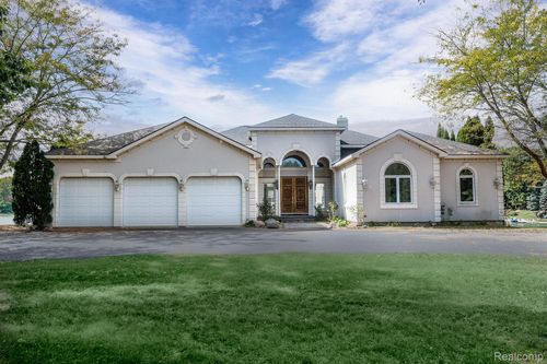 68373 Lake Angela Pointe, Richmond, MI, 48062-5625 | Card Image