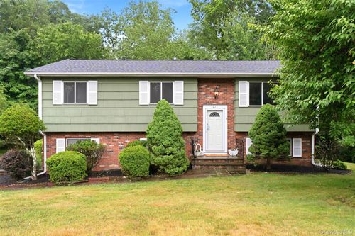 223 Newport Avenue, Orangetown, NY, 10983 | Card Image