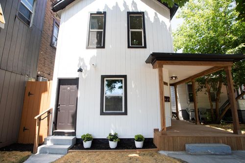 909 Bridge Street Nw, Grand Rapids, MI, 49504 | Card Image