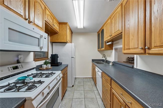 11605 E Briar Patch Dr, Condo with 2 bedrooms, 2 bathrooms and null parking in Midlothian VA | Image 4