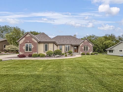 N22W26746 Shooting Star Rd, Pewaukee, WI, 53072-5493 | Card Image