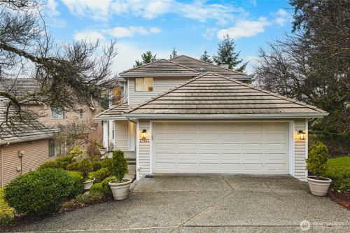 17431 Ne 28th St, Redmond, WA, 98052-6241 | Card Image