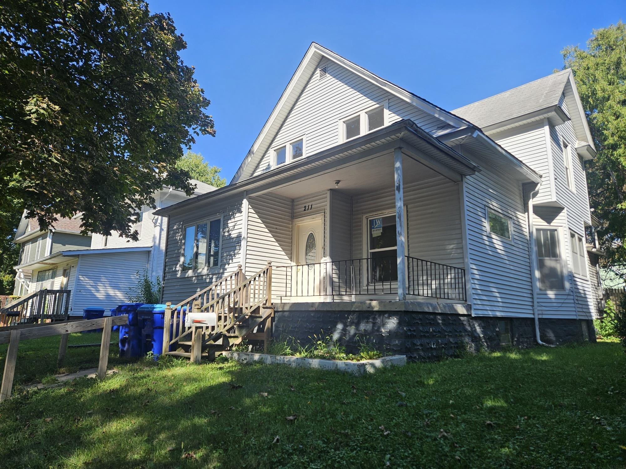 3rd Ave, Oelwein, IA 50662