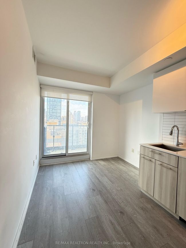 1432 - 251 Jarvis St, Condo with 2 bedrooms, 1 bathrooms and null parking in Toronto ON | Image 4