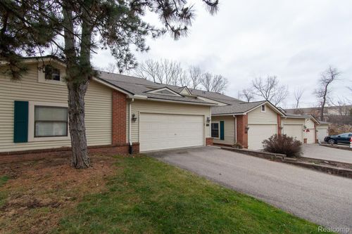 5762 Drake Hollow Dr W, West Bloomfield, MI, 48322-4722 | Card Image