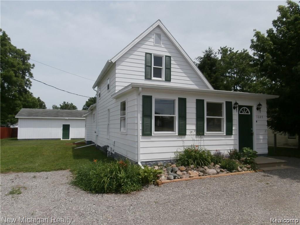 Corunna Ave, Owosso, MI 48867