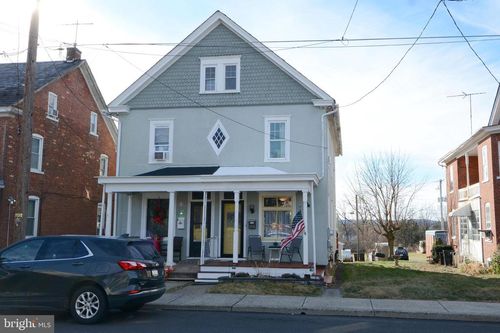 206 Cherry St, EAST GREENVILLE, PA, 18041-1617 | Card Image