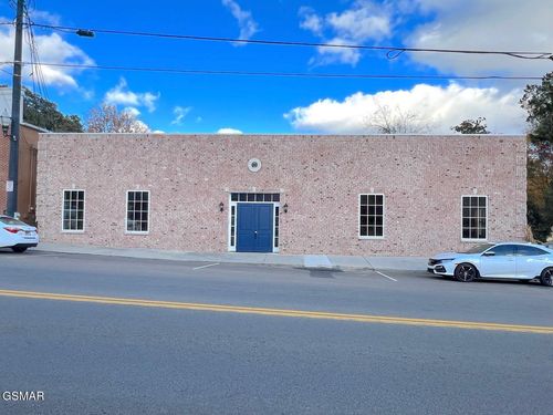 c-1208 Gay St, Dandridge, TN, 37725-4720 | Card Image