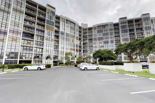 apt-301-1000 Parkview Dr, Hallandale Beach, FL, 33009-2930 | Card Image
