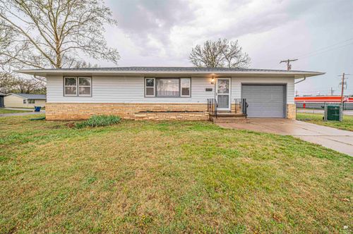 106 Nw 16th St, Abilene, KS, 67410-1534 | Card Image