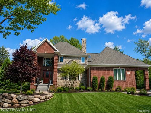960 Hill Hollow Ln, Milford, MI, 48381-4727 | Card Image