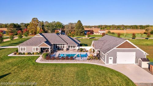 3002 Boice Dr, Birch Run, MI, 48415-9449 | Card Image