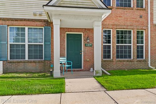 17-23890 Northstone Village Dr, Taylor, MI, 48180-7816 | Card Image