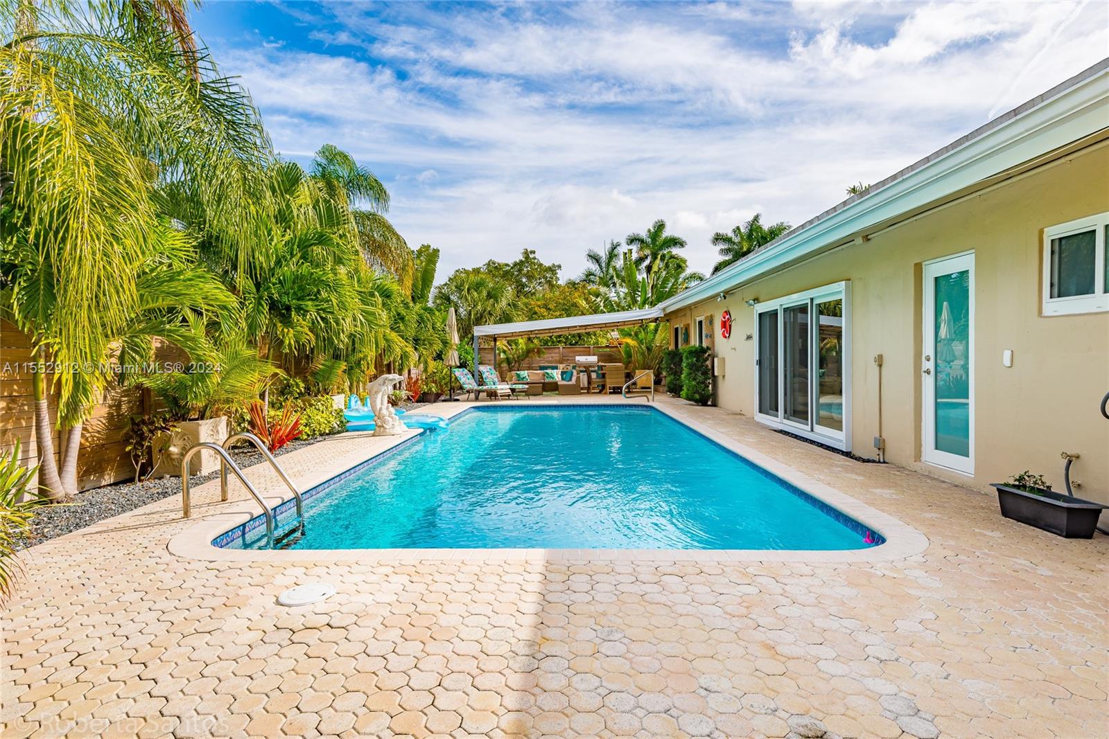 18th Ter, Oakland Park, FL 33306