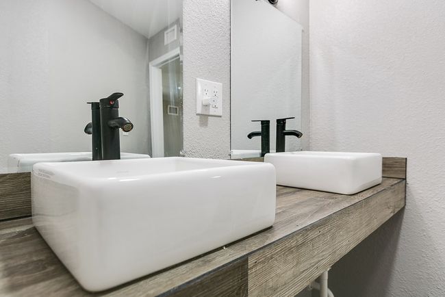Primary Bathroom | Image 25
